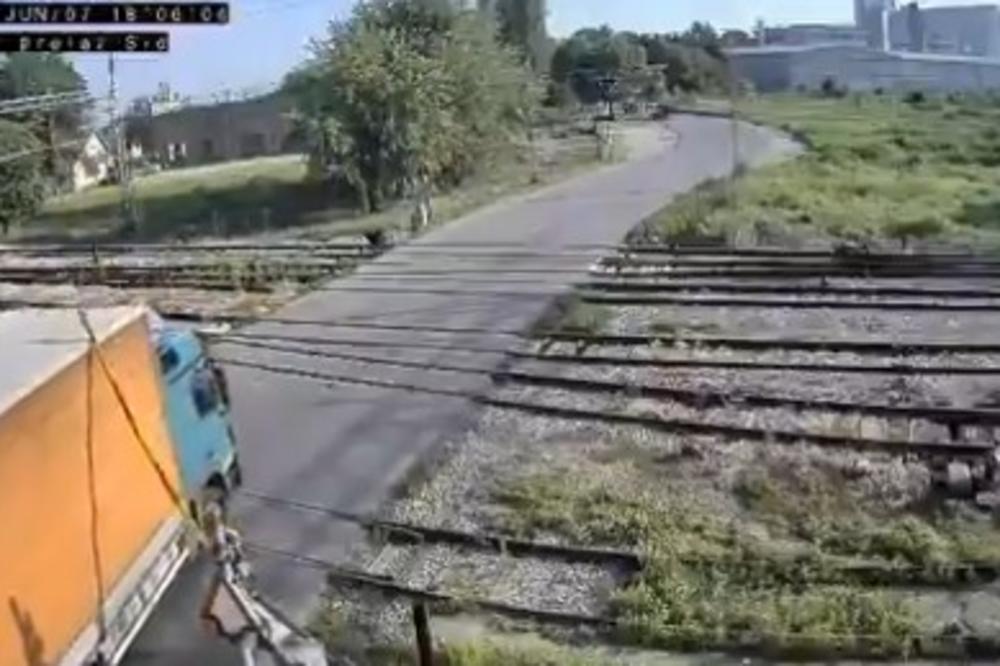 ŠLEPER POKUPIO RAMPU U ŠIDU: Ljudi, ovde je neko mogao da pogine! (VIDEO)