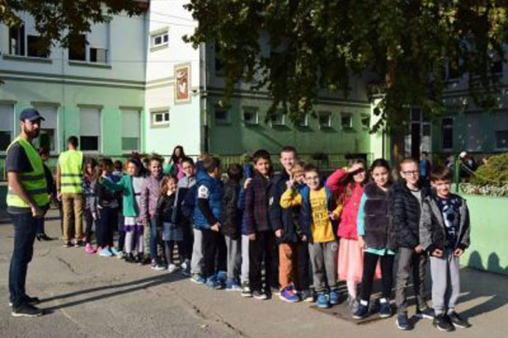 MALTER PAO ZA VREME NASTAVE, IMA POVREĐENE DECE: Obrušio se plafon u subotičkoj osnovnoj školi