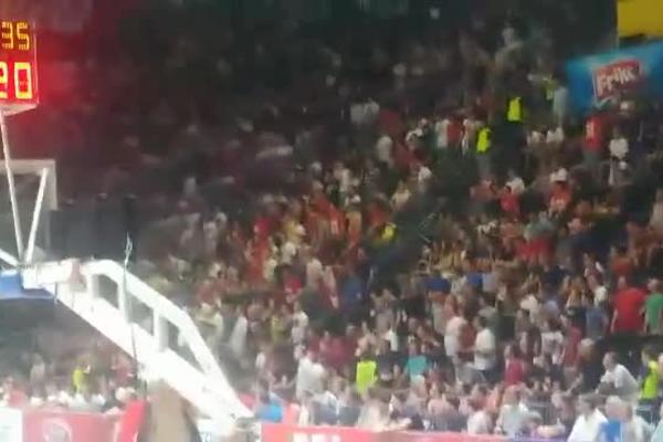 NOVICA NIJE PROŠAO KAO SAŠA ILIĆ: Delije smislile uvredljivu pesmu za Veličkovića, a njegova žena je na tapetu!