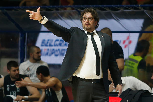 JANKOVIĆ ĆE DOBRO RAZMISLITI O FRIZURI POSLE OVOGA: Trinkijerija pitali za zdravlje, on bacio masnu šalu!