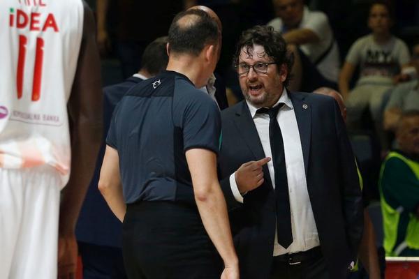 DELEON EKSPRESNO KAZNIO ZVEZDU I TRINKIJERIJA: Drakonske novčane kazne! Trener Partizana i sudije upozoreni!