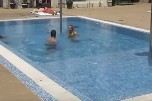 LUNA PALA I DOBILA POTRES MOZGA: Dok je izlazila iz bazena, potrčala je ka njoj i OKLIZNULA SE...