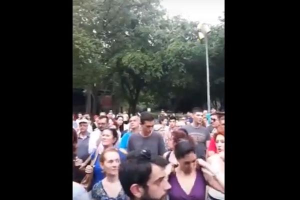 STALI UZ PRETUČENE KOLEGE: Protest studenata u Novom Sadu (VIDEO)