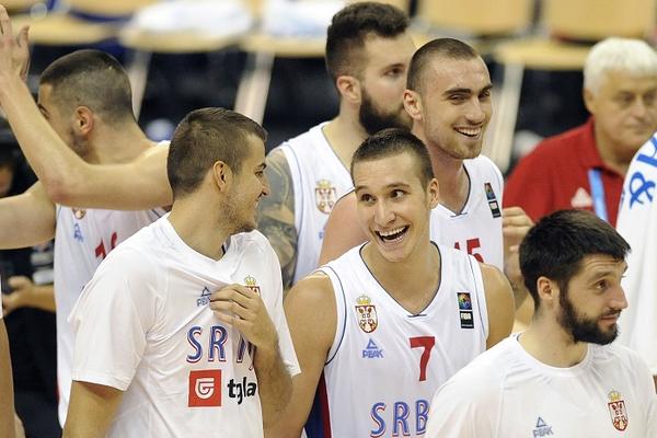 KAKVA ISPALA SAKRAMENTO KINGSA: Poželeli Bogdanu i Bjelici sreću u Kini, ali im se zbog toga ceo svet smeje!