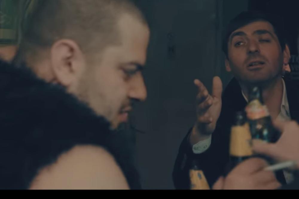 PREKO NOĆI JE POSTAO VELIKA PEVAČKA ZVEZDA U SRBIJI, A DANAS NEMA NI ZA KIFLU: Preživljava na pijaci!