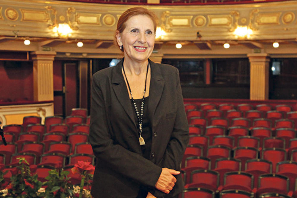 KAO SAV OBIČAN SVET! Srpska glumica sa sve kesama snimljena u AUTOBUSU, snimak postao viralan!