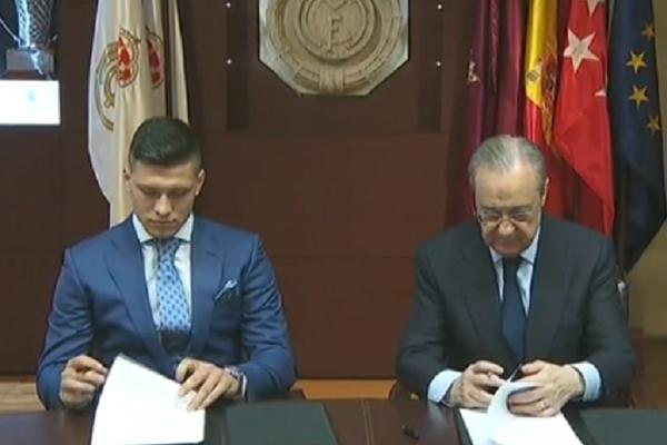 LUKA JOVIĆ POTPISAO ZA REAL MADRID! Svi su čekali da vide koji broj će mu dati - usledilo je razočarenje!