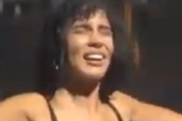 ALEKS IZMISLILA NOVI PLES: Ritala se i skakutala kao PRASE PRED ŠURENJE! OVO NI ĐOGANIJEVI NE BI UMELI DA IZVEDU