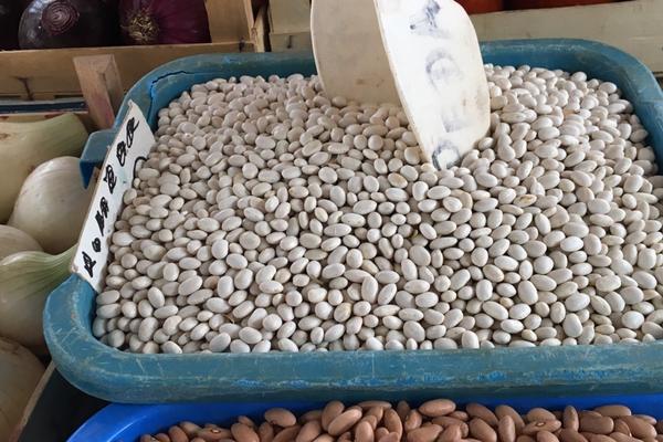 KILOGRAM PASULJA KOŠTA KAO KILOGRAM MESA: Paprene cene ove sorte na pijaci, ali je Srbi obožavaju