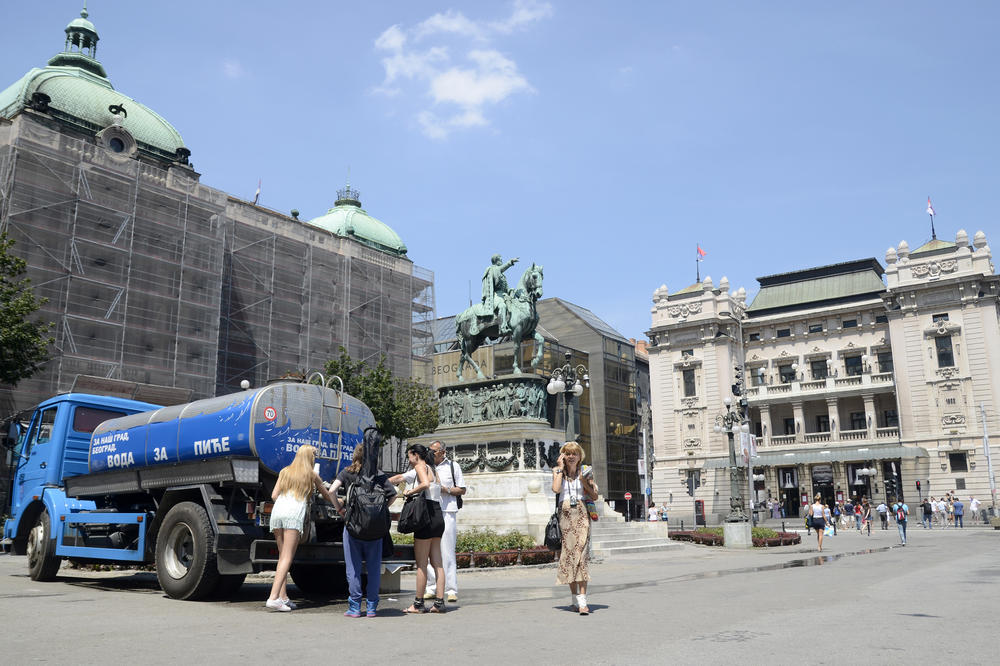 CISTERNE U CENTRU BEOGRADA: Zbog najavljenih tropskih dana grad preduzima mere