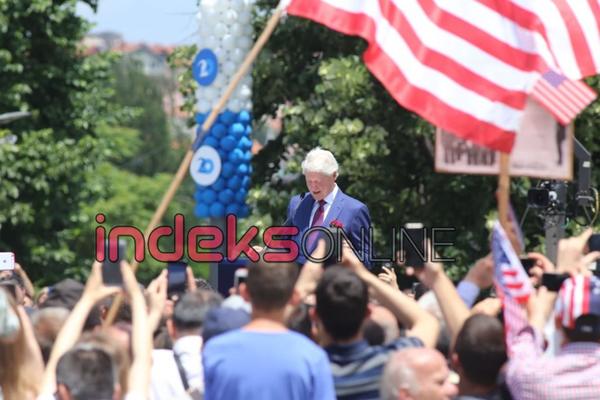 STVORILI STE SLOBODNE IZBORE, PRAVDU I EKONOMSKI USPON: Klinton NAHVALIO albanske lidere za SVE PARE
