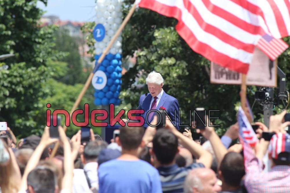 STVORILI STE SLOBODNE IZBORE, PRAVDU I EKONOMSKI USPON: Klinton NAHVALIO albanske lidere za SVE PARE