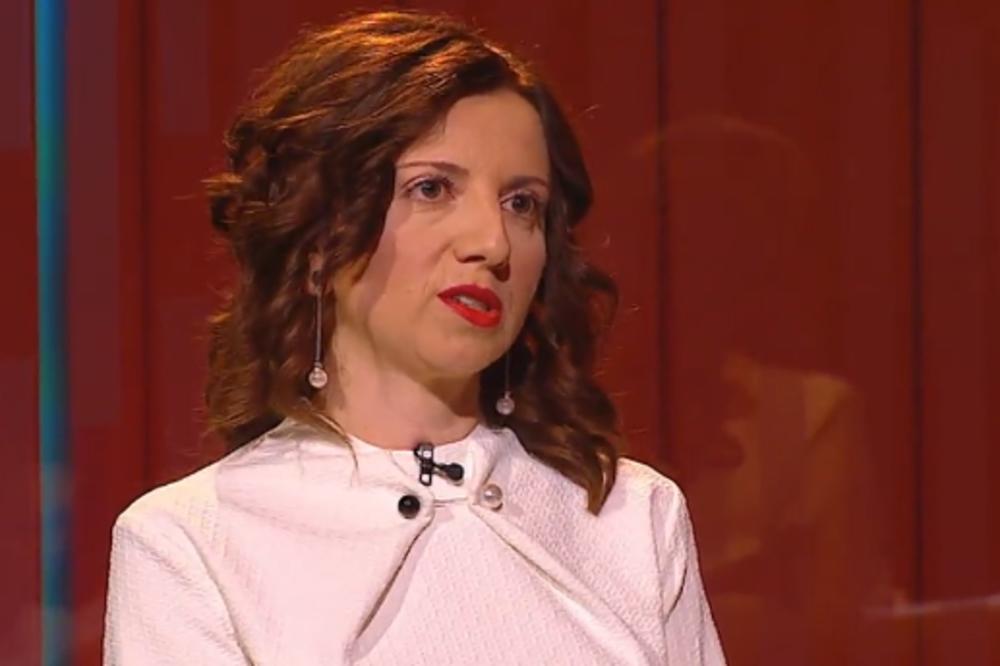 PRIČA NASTAVNICE IZ SRBIJE I DANAS MNOGE RASPLAČE! Uvek je imala torbu za beg, spavala je u garaži kad je izbaci