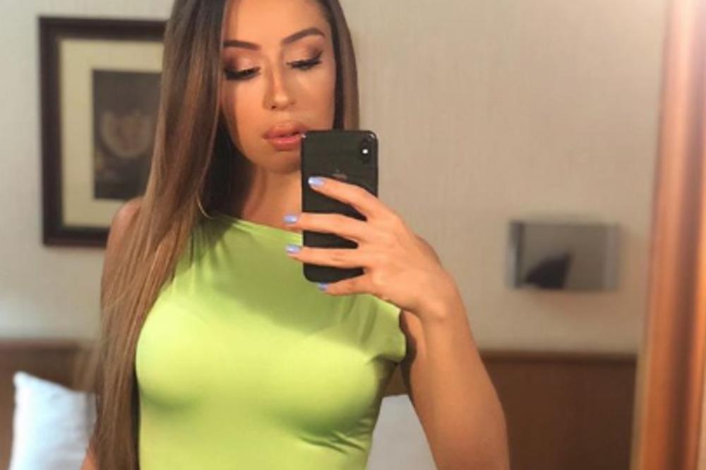 Zvezda Granda napravila LOM: Kupaći otkrio CELU zadnjicu, muškarci ne znaju za sebe! (FOTO)