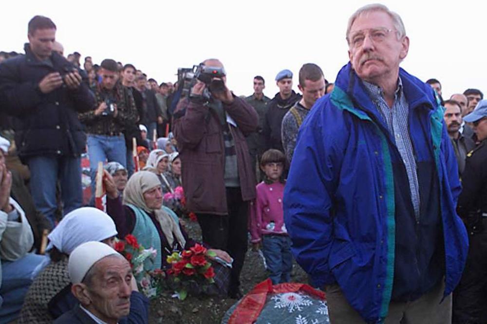 ALBANCI NA NAJBIZARNIJI NAČIN ODALI ČAST VOKERU: Pogledajte šta je EKSPONAT u PRIŠTINSKOM MUZEJU (FOTO)