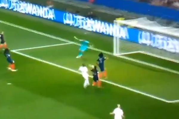 AMATERSKA REAKCIJA: Autogol u stilu najvećih svetskih golgetera!