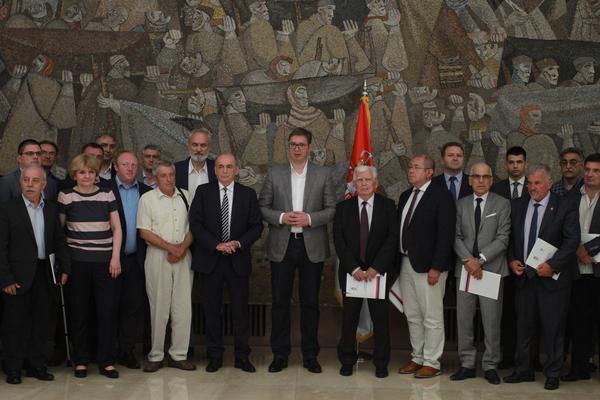 FORMIRAN NACIONALNI TIM ZA PREPOROD SELA SRBIJE: VUČIĆ: Pitanje sela je važno za celu zemlju