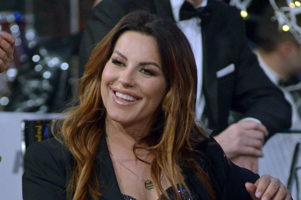 OVAKO JE DEVOJČICA SA KOJOM SEKA ŽELI NA MATURU REAGOVALA: Otkriveno da li su STUPILE U KONTAKT