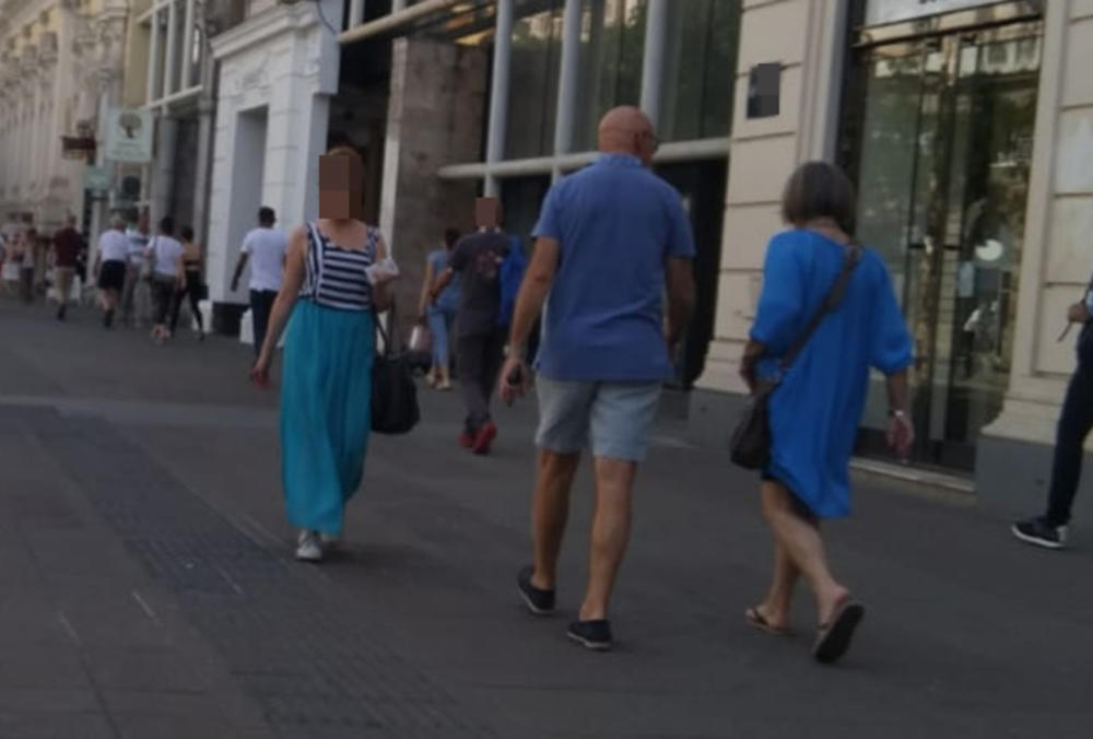 Muslin u društvu svoje supruge