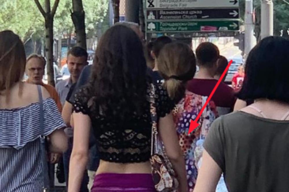ZA OVOM DEVOJKOM SE DANAS OKRETAO CEO BEOGRAD: Ovakva se usudila da prošeta na +30! NEVEROVATNO! (FOTO)