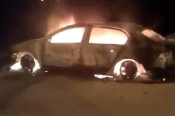 TOTALNO JE SPALJEN! Pogledajte kako je goreo automobil POSLANIKA BULATOVIĆA! (VIDEO)