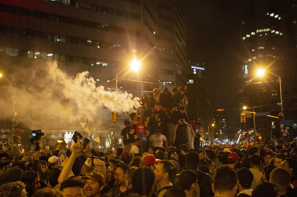 FEŠTA NA ULICAMA TORONTA ZBOG TITULE REPTORSA: Kanada ovo nikad nije doživela!