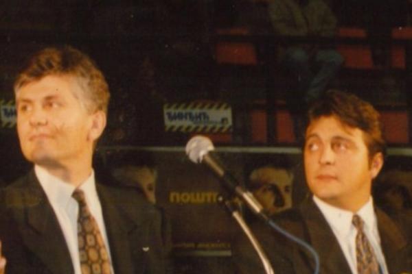 KO JE TO NA SLICI SA ĐINĐIĆEM? Poznati političar objavio sliku iz 1993. godine, NASTALA JE TOKOM KAMPANJE (FOTO)