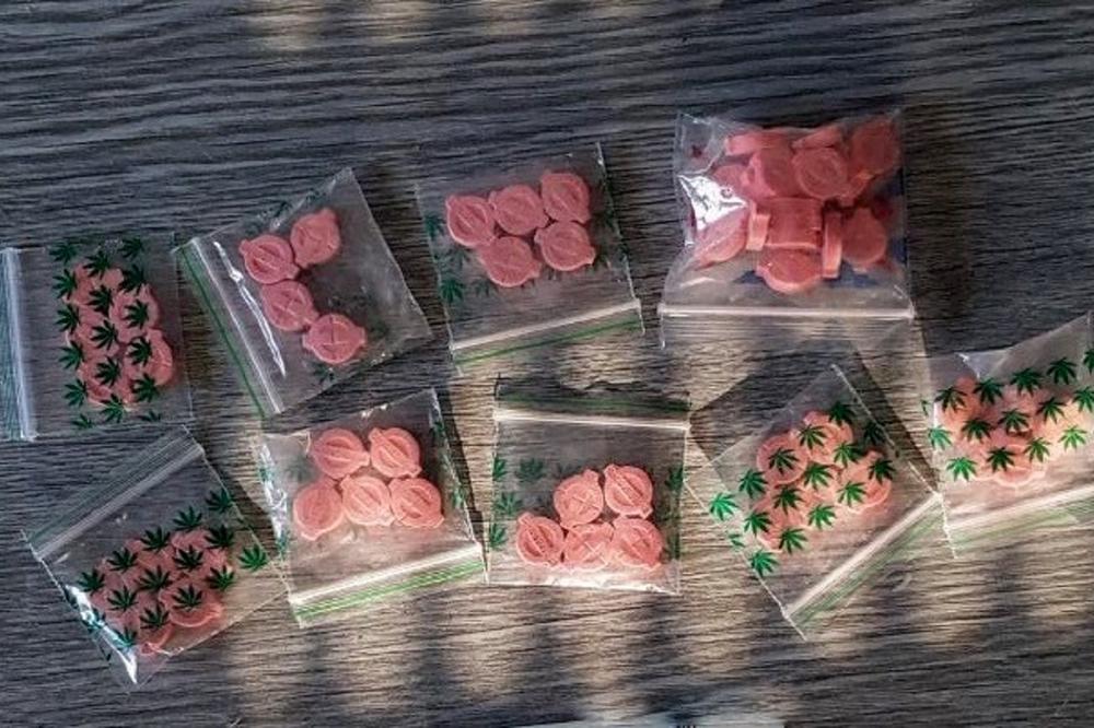 ODAO GA JE JEDAN DETALJ: Rumun (23) pao na Batrovcima, EKSTAZI KRIO U PATIKAMA I SENDVIČIMA (FOTO)