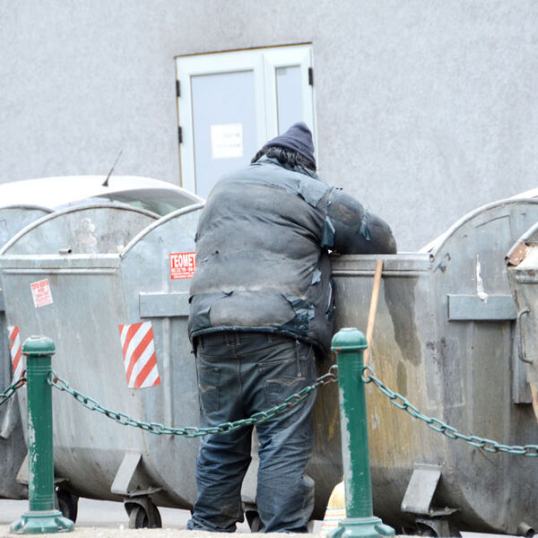 PROLAZNIK PROŠAO PORED KONTEJNERA, PA NIJE VEROVAO ŠTA VIDI! Odmah pozvao POLICIJU, ALI JE BILO KASNO ZA...