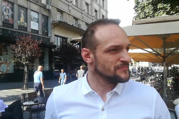 RAKOČEVIĆ PORED PEHARA KOJI JE OSVOJIO PRE 17 GODINA U INDIJANAPOLISU: Srbija može ponovo da osvoji ovaj trofej!