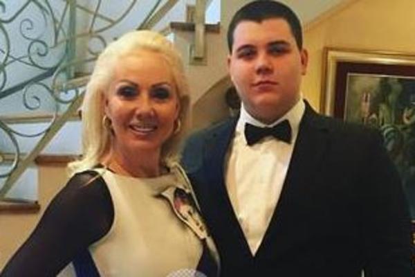 BRENIN SIN SE SKROZ ISTOPIO: Skinuo je još kilograma i zovu ga MRŠAVKO! Evo kako izgleda Viktor Živojinović! (FOTO)