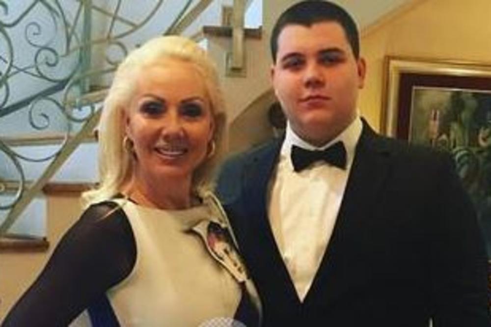 BRENIN SIN SE SKROZ ISTOPIO: Skinuo je još kilograma i zovu ga MRŠAVKO! Evo kako izgleda Viktor Živojinović! (FOTO)