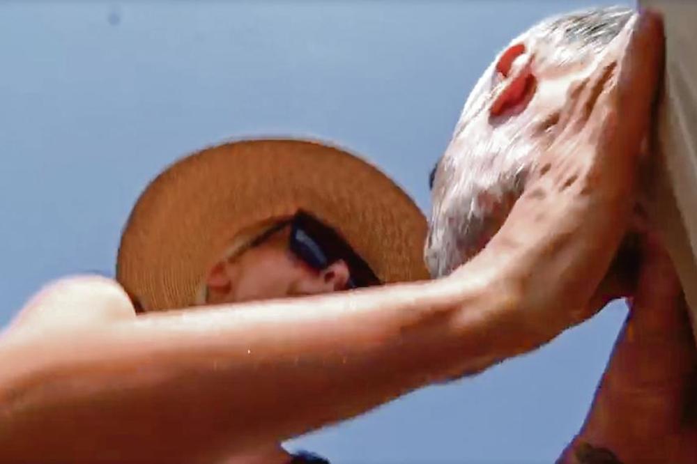 KARLEUŠA JOŠ NIJE KAŽNJENA: Zašto ova divljakuša nije već u zatvoru?! Tek da čujete šta kažu NJENE KOLEGE (VIDEO)