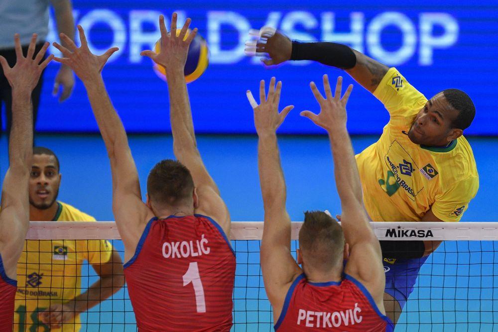 Aleksandar Okolić u bloku zaustavlja Brazilca