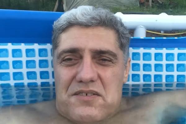 JOŠ JEDNA PLJUVAČINA MIROLJUBA PETROVIĆA PO SIROTINJI: Dobro poslušajte šta priča ovaj čovek (VIDEO)