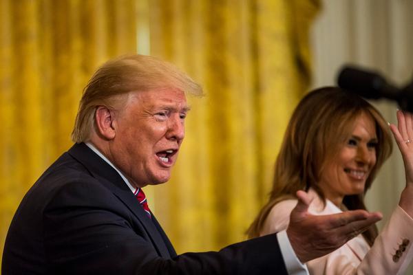 MELANIJA STALNO DOMINIRA U HALJINAMA: Na sebe je sad navukla odelo, i POKIDALA (FOTO)