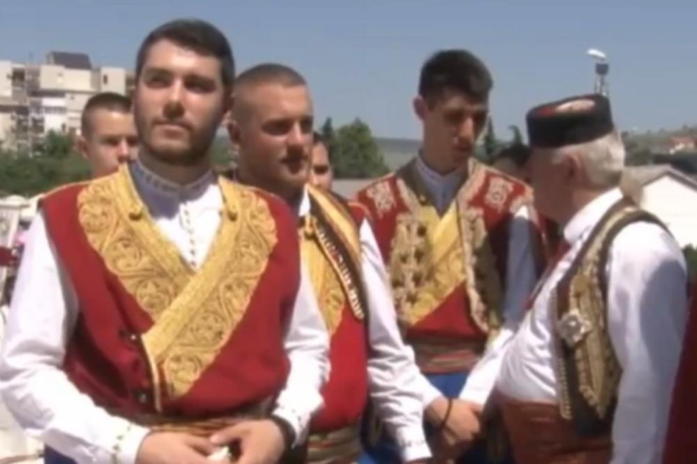 ODLAZI CRNOGORAC ZA AMERIKU, MAJKA GA PRATI I SUZE RONI.... Vic od koga ćete se PREVRNUTI