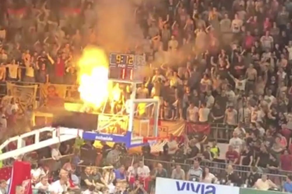 DELIJE ZAPALILE ZASTAVU KOSOVA: Reči Savićevića o Zvezdi iznervirale navijače koji su mu parolom zapušili usta!