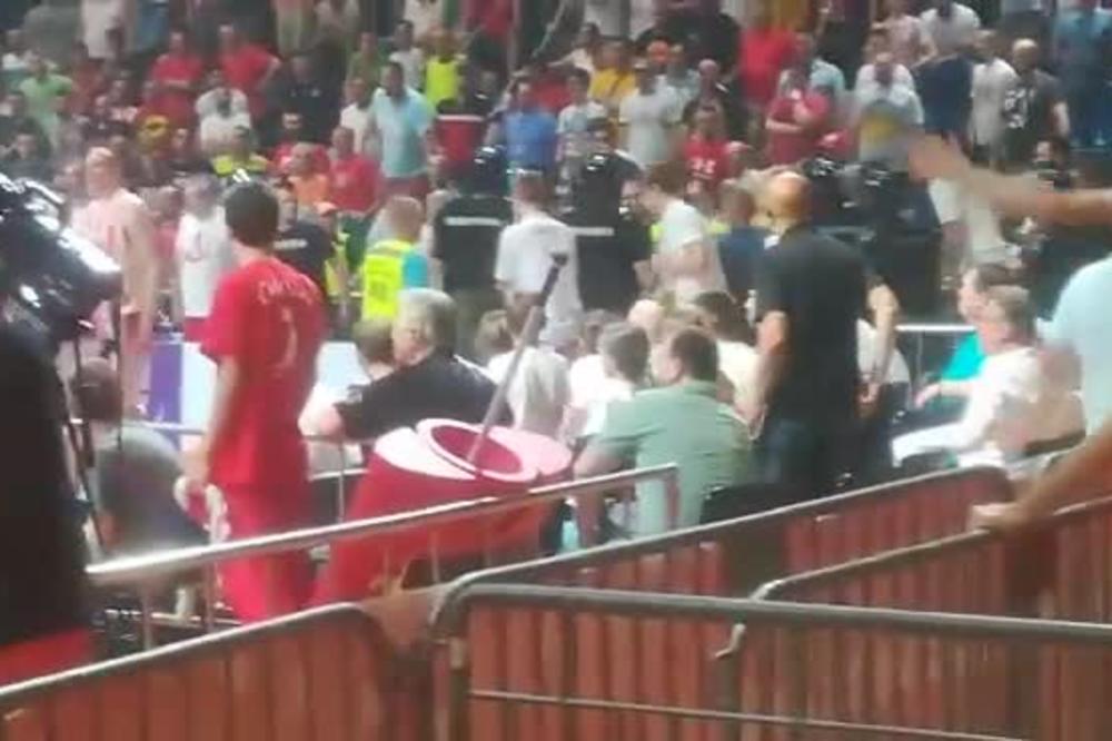 NEREDI NA PARKETU PIONIRA: Navijači napali Jankovića!