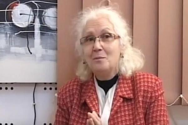 ALBANSKA POLITIČARKA SE 2  DECENIJE BAŠKARI U MOM STANU! Ispovest SRPKINJE koja se bori za svoju IMOVINU U PRIŠTINI