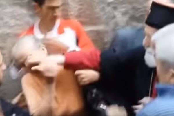 NAZVAO ME PLAĆENICOM I BABETINOM! Kao da me đavo dotakao! Oglasila se starica koju je UDARIO MIRAŠ (VIDEO)
