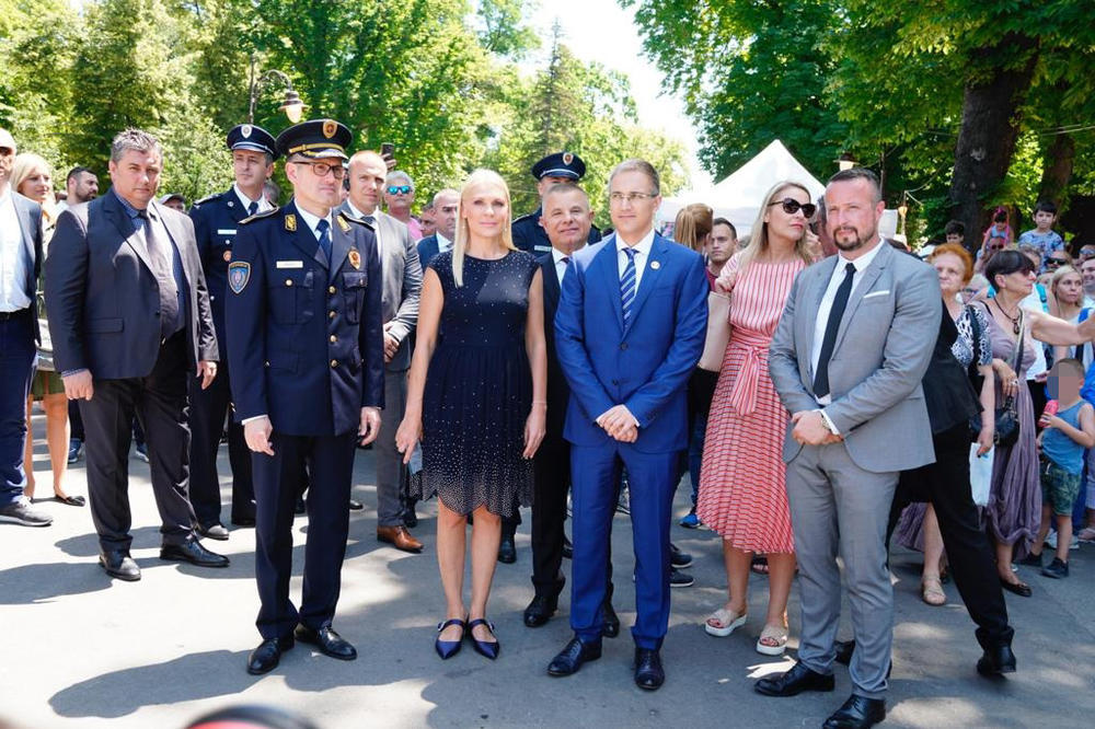 STEFANOVIĆ NA MANIFESTACIJI POVODOM DANA MUP: Rad policije doprineo da živimo u bezbednoj državi