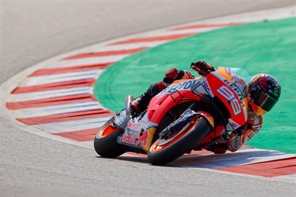 JEDNIM POTEZOM JE UPROPASTIO TRKU: Horhe Lorenco pokosio vlasnike 16 titula! Pravo je čudo kako niko nije povređen!