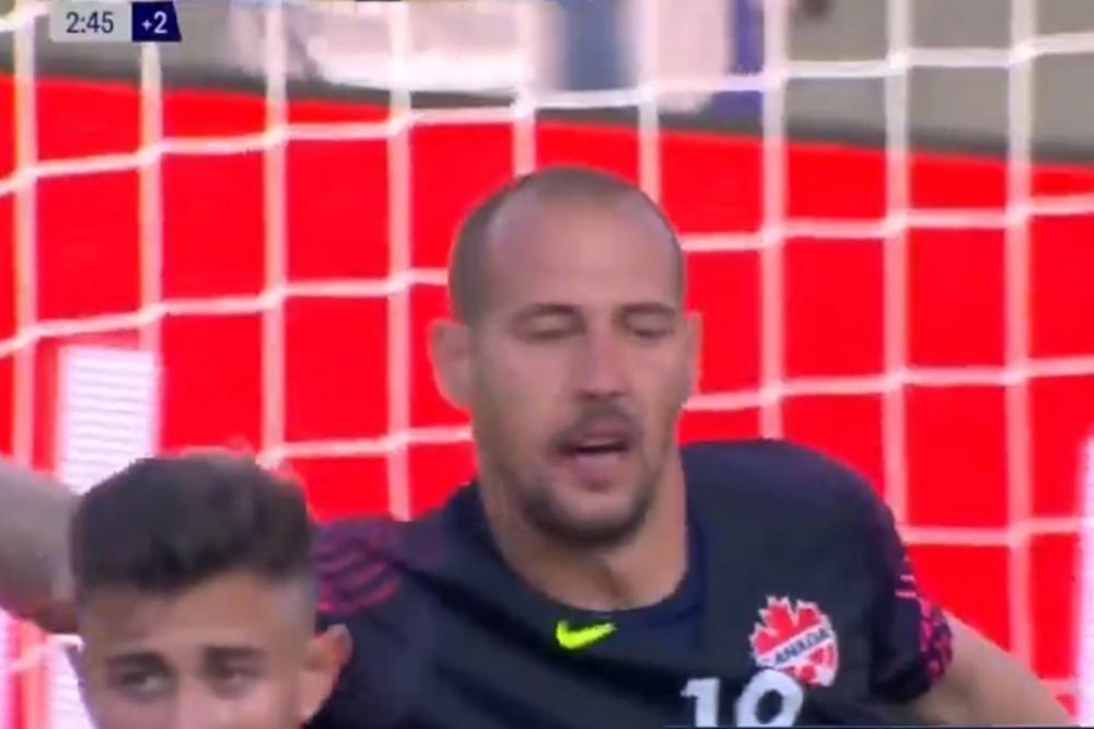 MAJSTORIJA ZVEZDINOG GOLMANA NA GOLD KUPU: Lopta je išla u rašlje, a onda je on pokazao kakva je mačka!