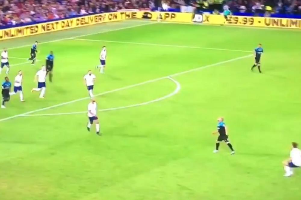 DOBRI FUDBALERI SU KAO VINO: Roberto Karlos je i dalje doktor fudbala, pogledajte potez o kom priča ceo svet!