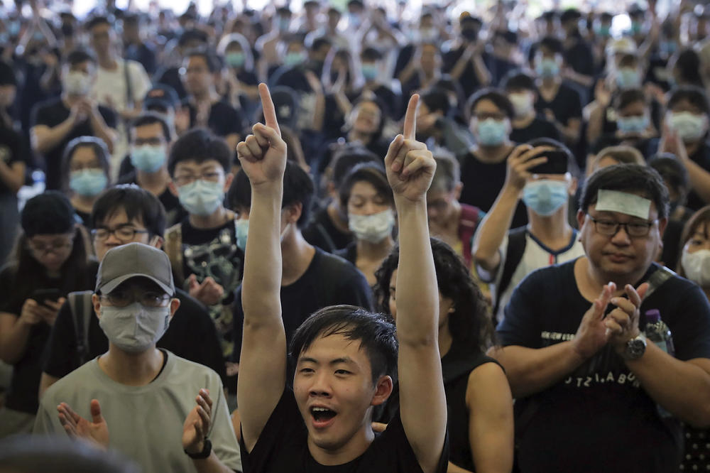 ZDRAVO SVETE, ZDRAVO SLOBODO: Demontranti Hongkonga sprečili SPORAN ZAKON, sada zahtevaju SMENU VLASTI