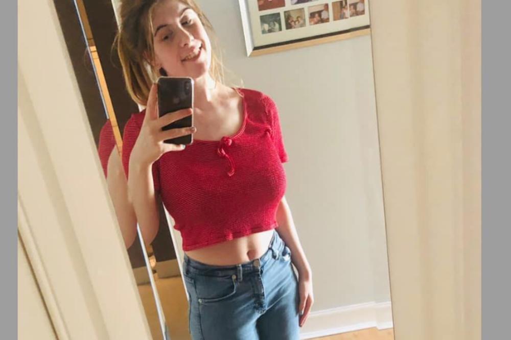 ZBOG OGROMNIH GRUDI NE MOŽE DA NAĐE DEČKA! Kaže da je niko ne shvata ozbiljno, sada skuplja novac da ih smanji!