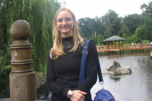 CRTEŽ UBIJENE DEVOJČICE POKAZIVAO JE SREĆNU PORODICU: Ko je bila Danijela, žena koja je bacila dete i ubila se?