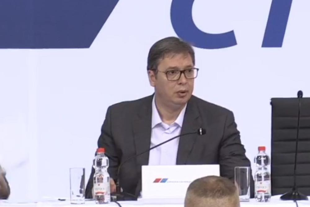 SEDNICA GLAVNOG ODBORA SNS! Obratio se predsednik Vučić: O KOSOVU NE MOŽE DA NAM PRIČA OSUĐENI SILOVATELJ!