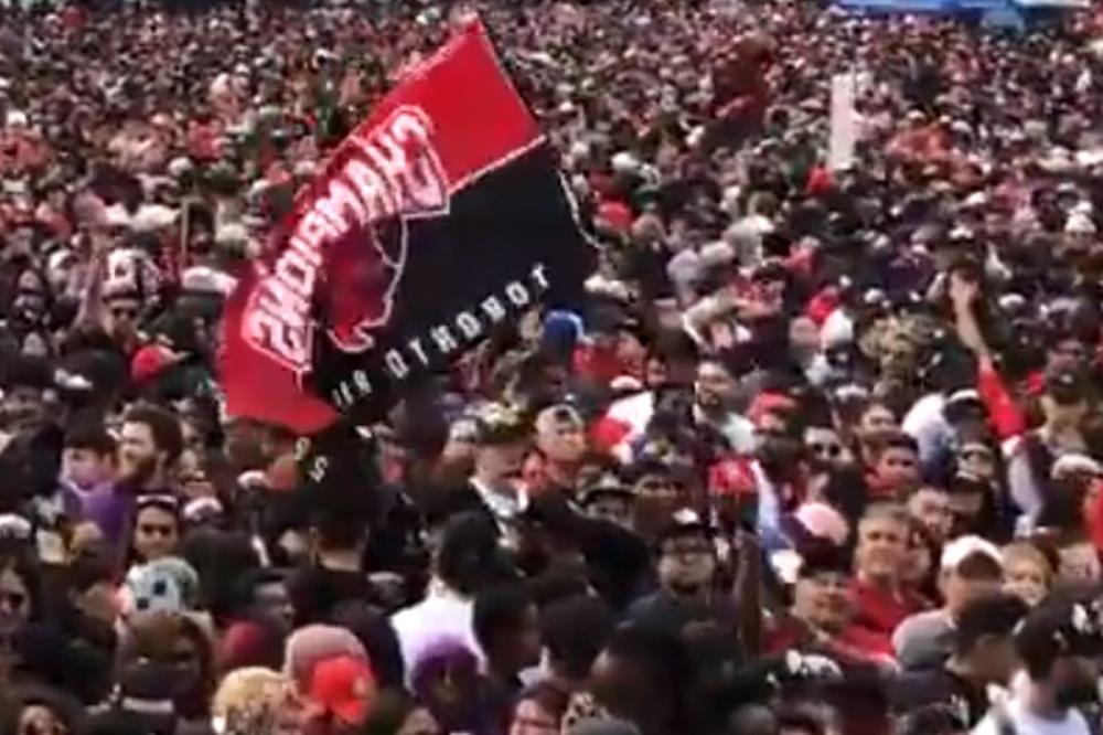 OVAKO LUDU ŽURKU KANADA NE PAMTI: Dva miliona ljudi dočekalo šampione, a tu je bio i lažni Kavaj Lenard!